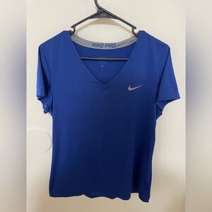 ✨Women’s Nike Pro Dri-Fit Shirt Size XL